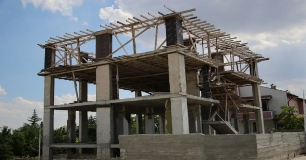 Başkentte 4 Katlı Kaçak Yapı Yıkıldı