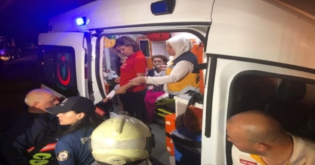 Başkentte Binanın 3. Katında Çıkan Yangında 3 Kişi Mahsur Kaldı