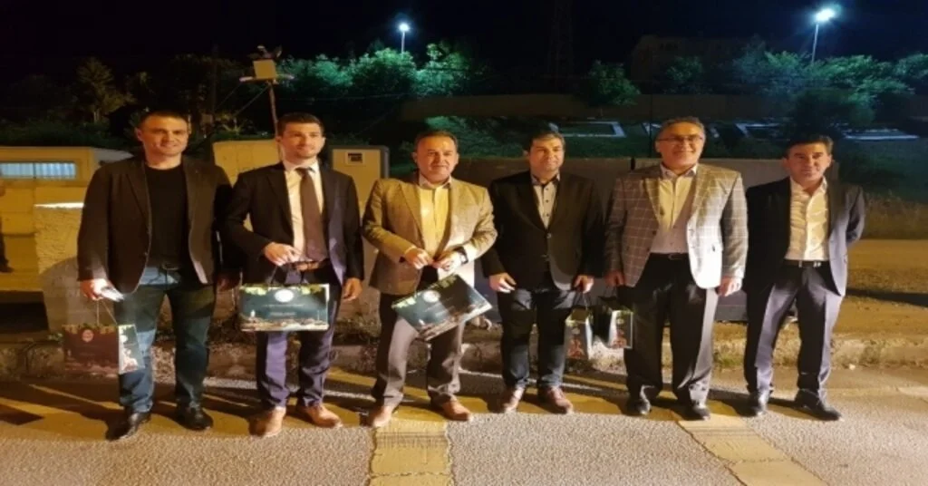 Bayram İçin Yola Çıkanlara “Üzüm Yaprağı” Hediye Edildi
