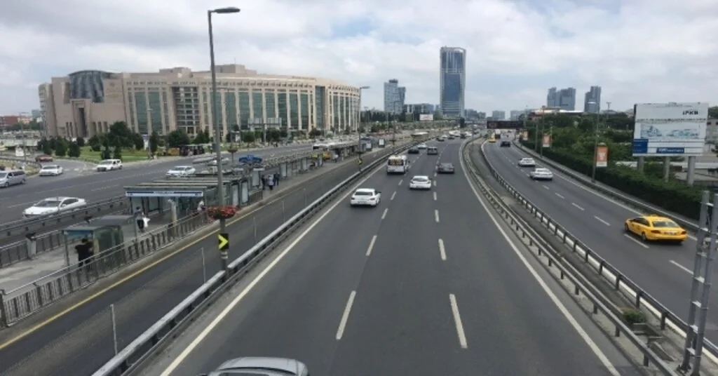 Bayram Öncesi İstanbulda Yollar Boşaldı