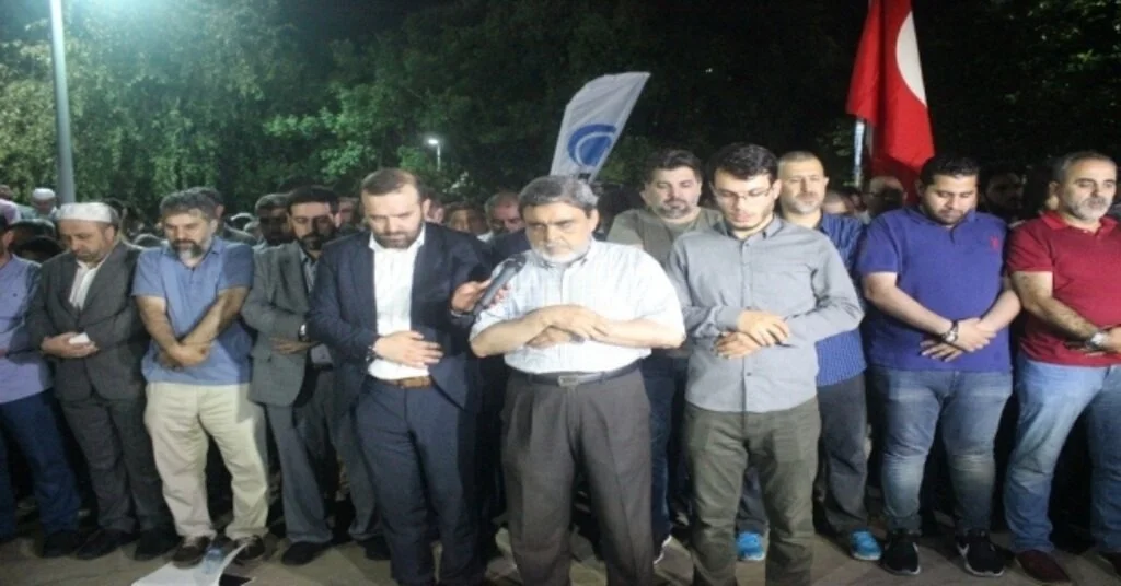 Beşiktaştaki Mısır Konsolosluğu Önünde Mursi İçin Gıyabi Cenaze Namazı