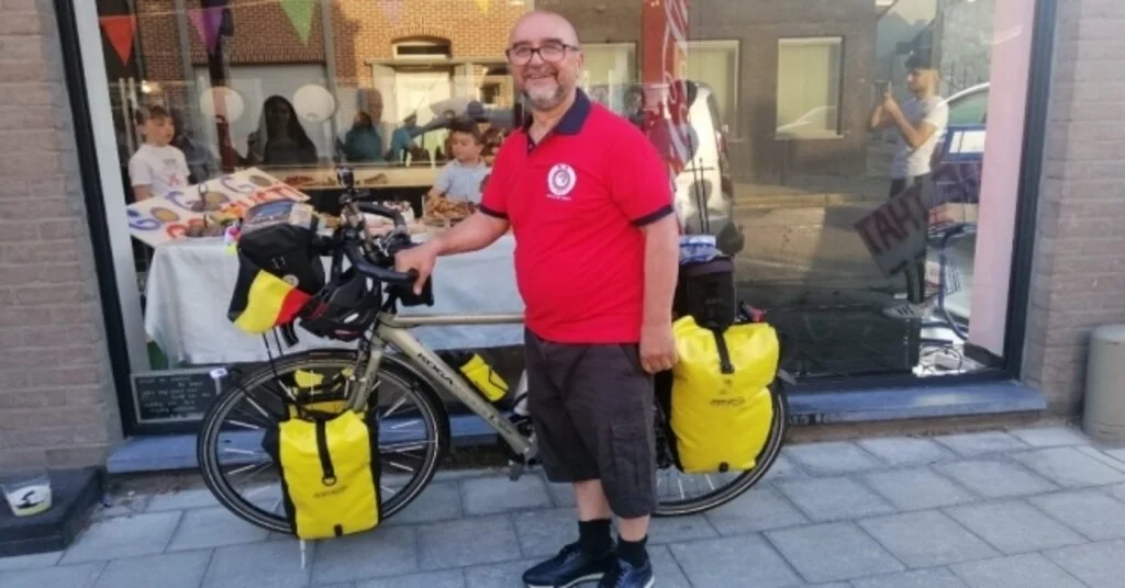 Bisiklet İle Belçikadan Kayseriye Yola Çıkan Gurbetçiyi Ailesi Ardından Su Dökerek Uğurladı