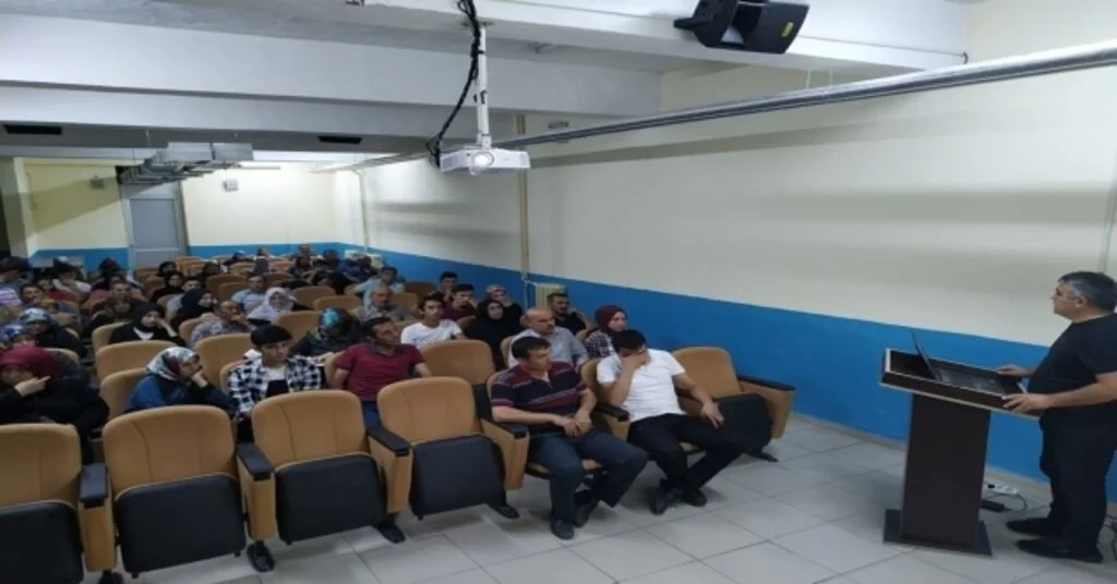 Bu Lisede Tatil Yok