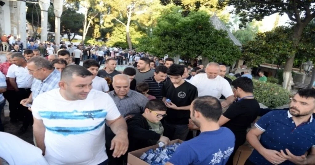 Büyükşehir Belediyesi Vatandaşlarla Bayramlaştı