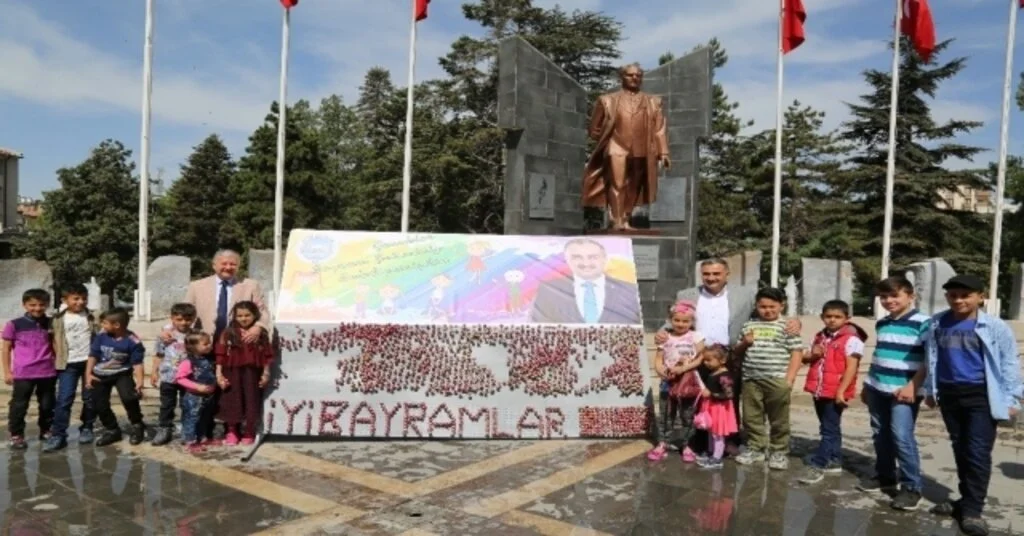 Cabbar Başkandan Çocuklara Bayram Şekeri İkramı