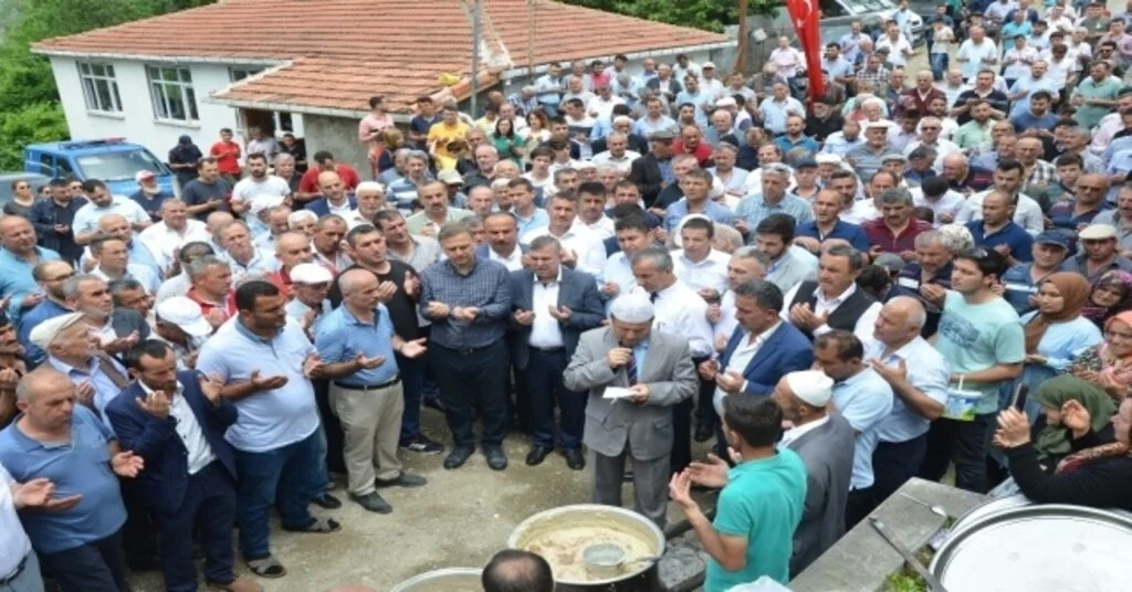 Çeçede Avuçlar Yağmur İçin Açıldı