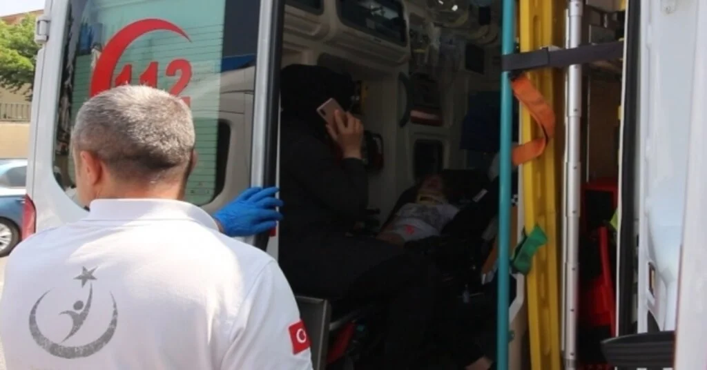 D-100De İki Otomobil Çarpıştı: 1İ Çocuk 3 Yaralı