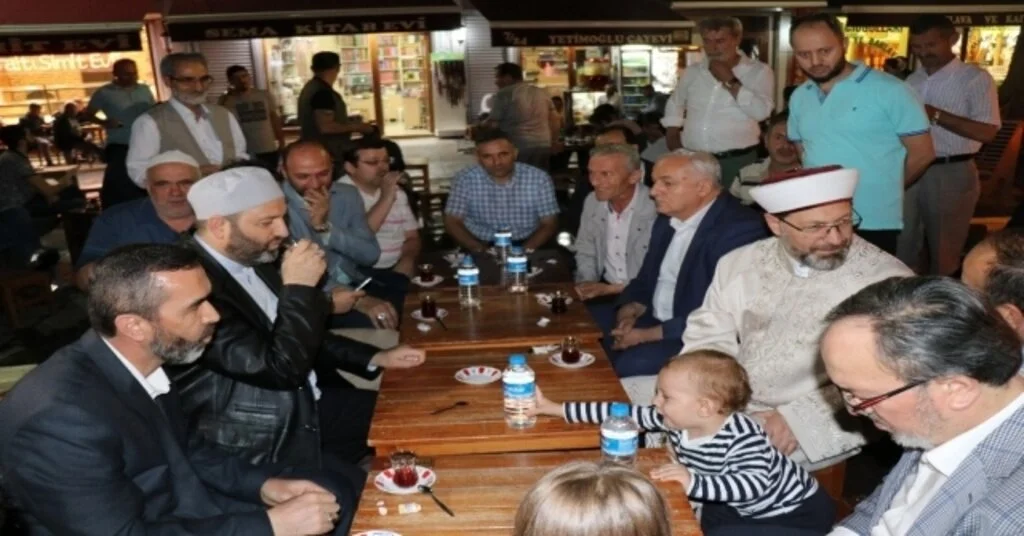 Diyanet İşleri Başkanı Sakaryada Enderun Usulüyle Son Teravih Namazını Kıldırdı