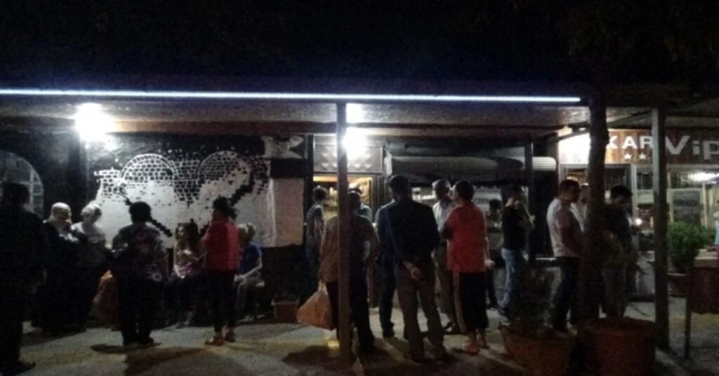 Diyarbakırda Kafeye Silahlı Saldırı: 1 Yaralı