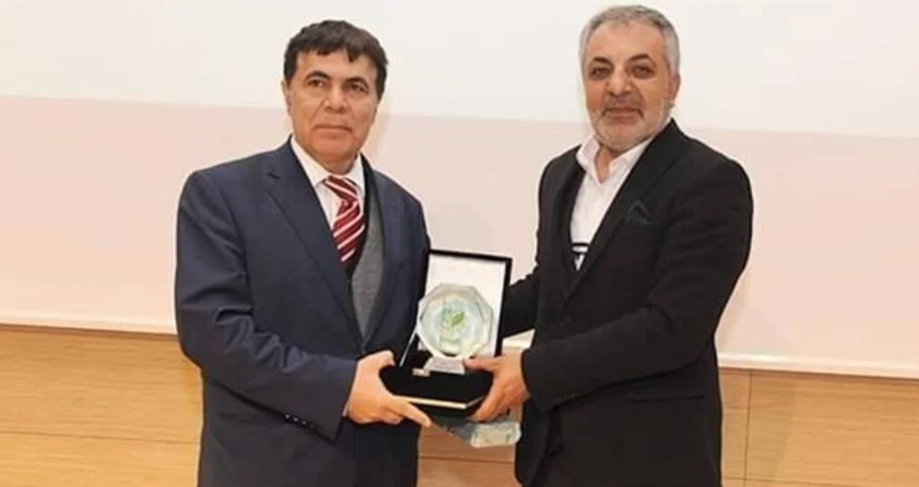 Dr. Hüseyin Özçelik'e 'Yılın  Islahatçısı' ödülü