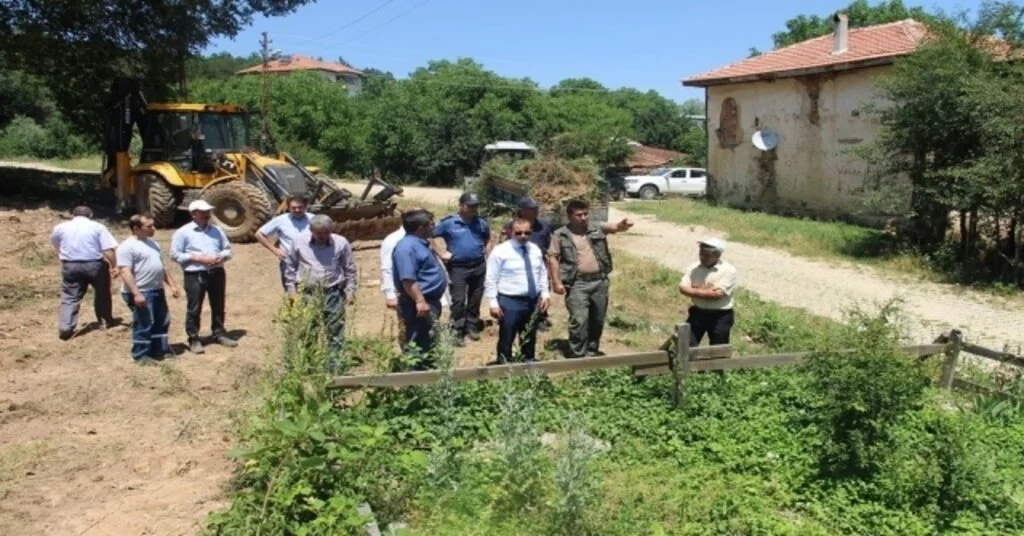Dumlupınar Ağaçköy Şehitliğinde Bakım Ve Onarım Çalışmaları