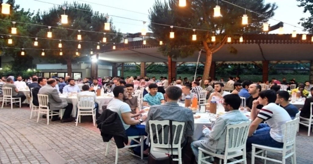 Dündar Yabancı Öğrencilerle İftarda Buluştu
