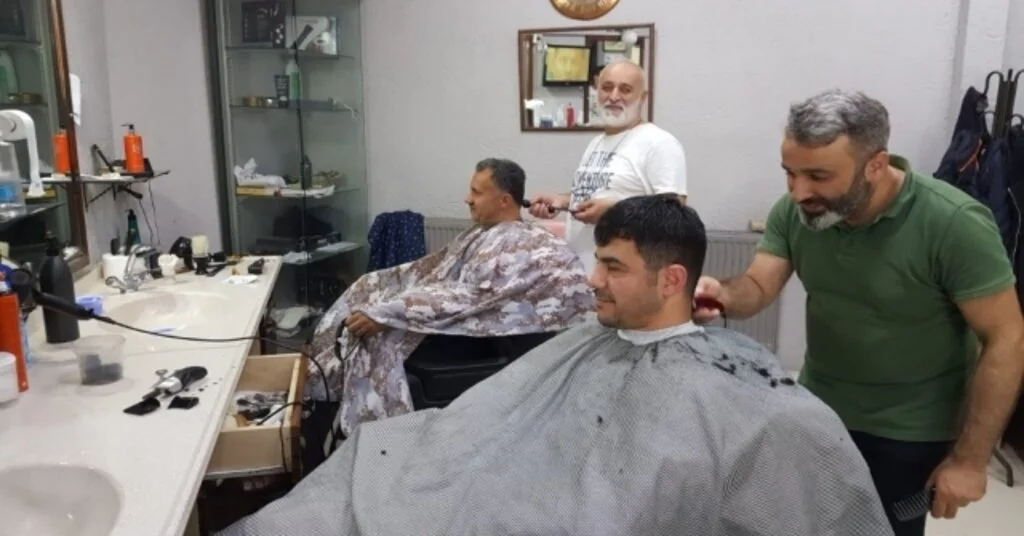 Düzcede Erkek Kuaförlerinde Bayram Yoğunluğu