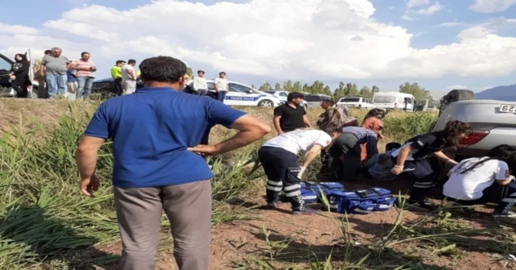 Erzincanda Trafik Kazası: 4 Yaralı