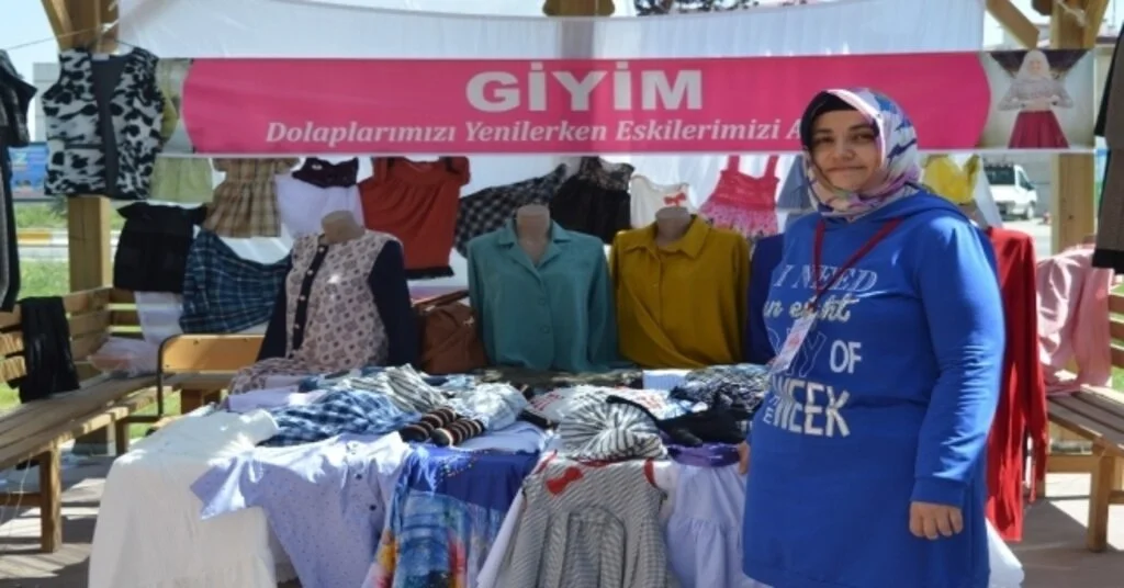 Eski Moda Kıyafetler Yeniden Canlanıyor