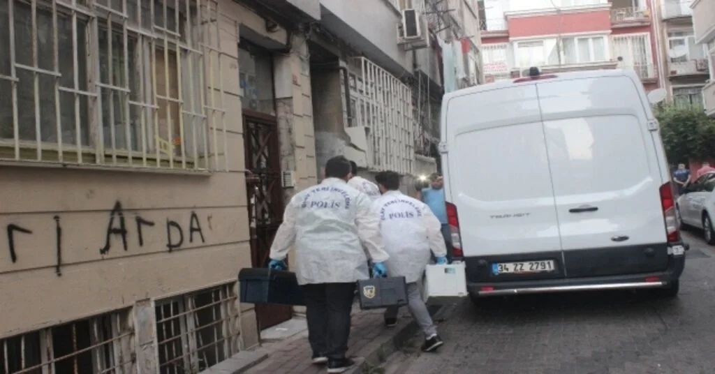Fatihte Bir Tacikistanlı Kadının Başına Siyah Poşet Geçirilerek Öldürüldü