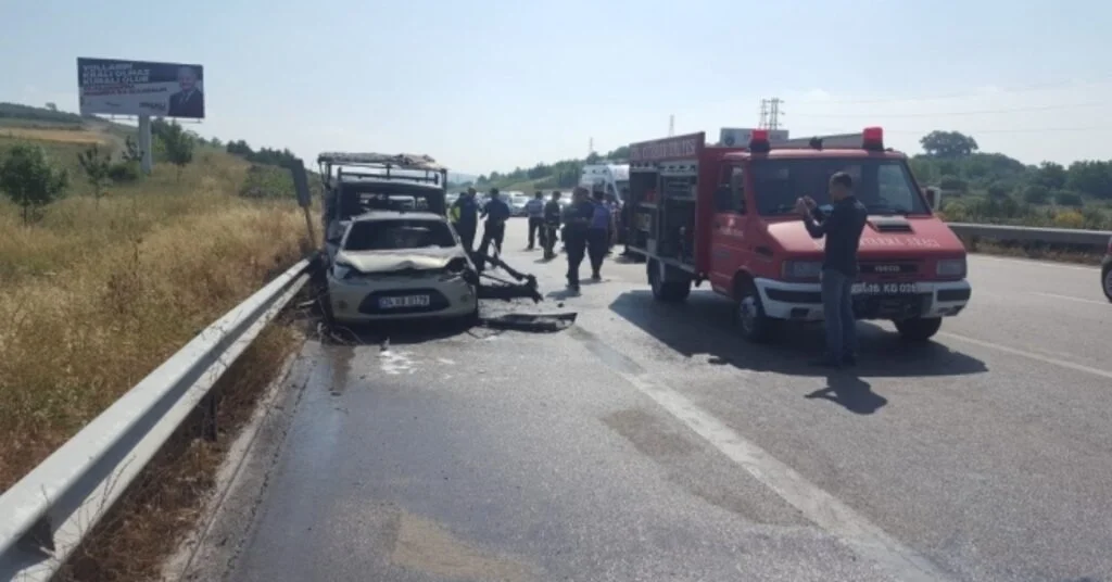 Güvenlik Şeridinde Duran Otomobile Karpuz Yüklü Kamyonet Çarptı: 1 Ölü
