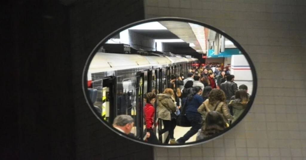 İzmir Metrosu 19 Yılda 1 Milyar Yolcu Taşıdı