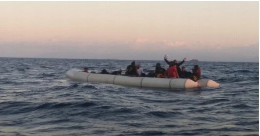 İzmirde 35 Kaçak Göçmen Yakalandı