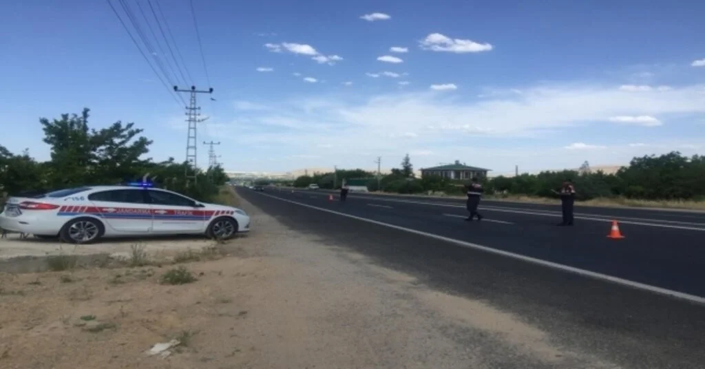 Jandarmadan Uygulama;16 Araca Ceza Kesti,5İni Trafikten Men Etti