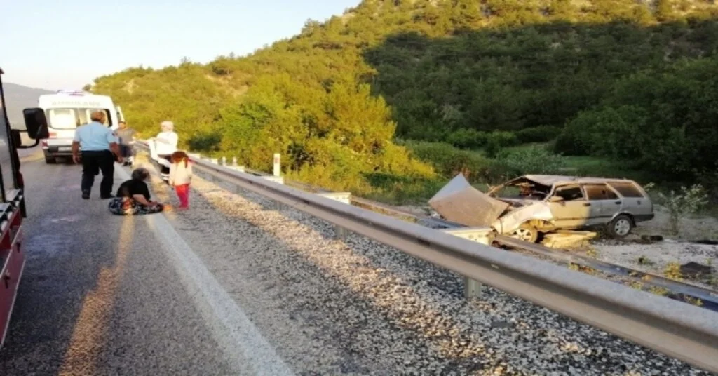 Kastamonuda Otomobil Tarlaya Uçtu: 1 Ölü, 5 Yaralı