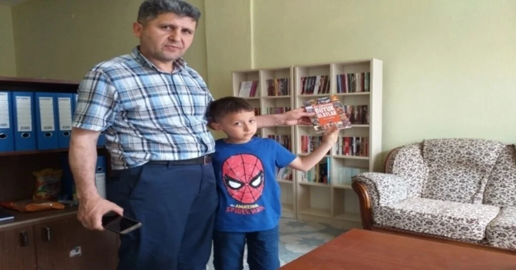 Kaymakam Keçeliden  Kütüphaneye Destek