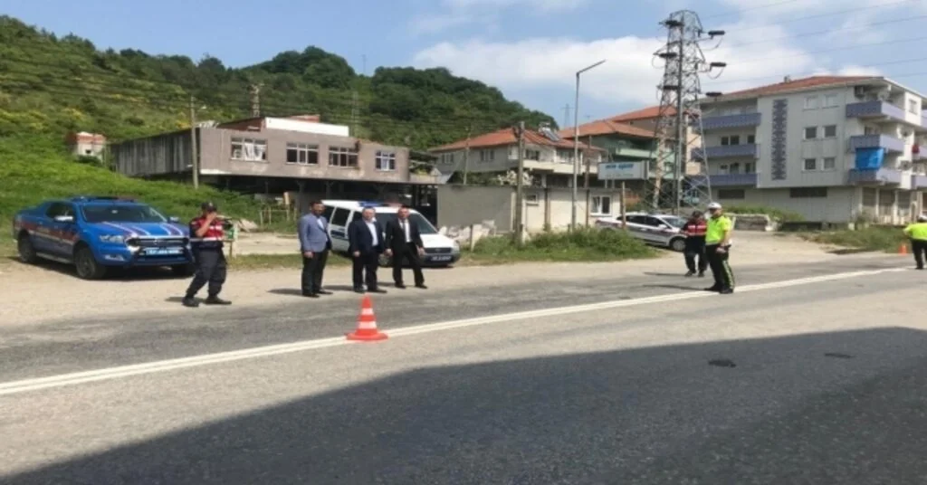 Kaymakam Sürücülerle Hem Bayramlaştı Hem De Uyarılarda Bulundu