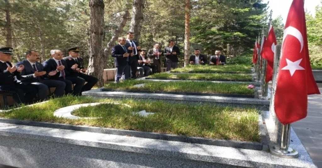 Kaymakam Ve Belediye Başkanı Çalışan Personel İle Bayramlaştı