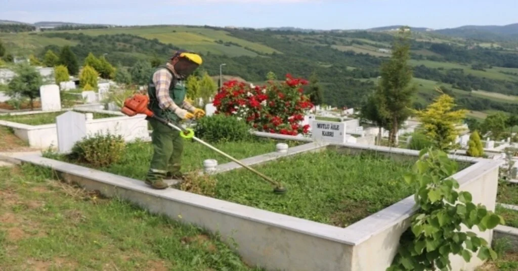 Kocaelide Mezarlıklar Bayrama Hazırlandı
