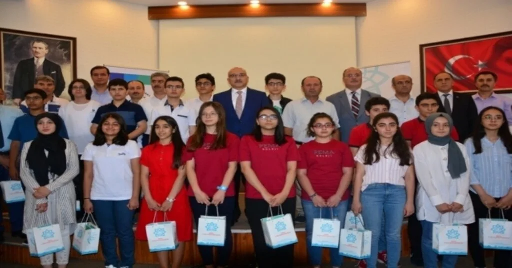 Konyadaki Lgs Birincileri Ödüllendirildi