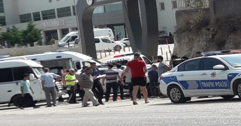 Kozanda Trafik Kazası: 3 Yaralı