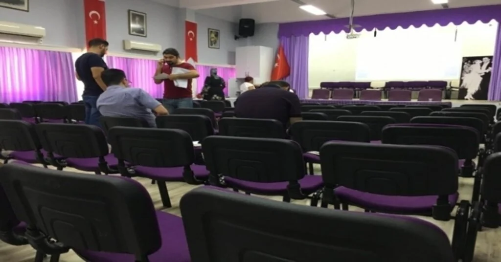 Kuşadasında 9 Metrekarelik Dondurma Tezgahına Rekor Kira: Haftalık 8 Bin 890 Tl