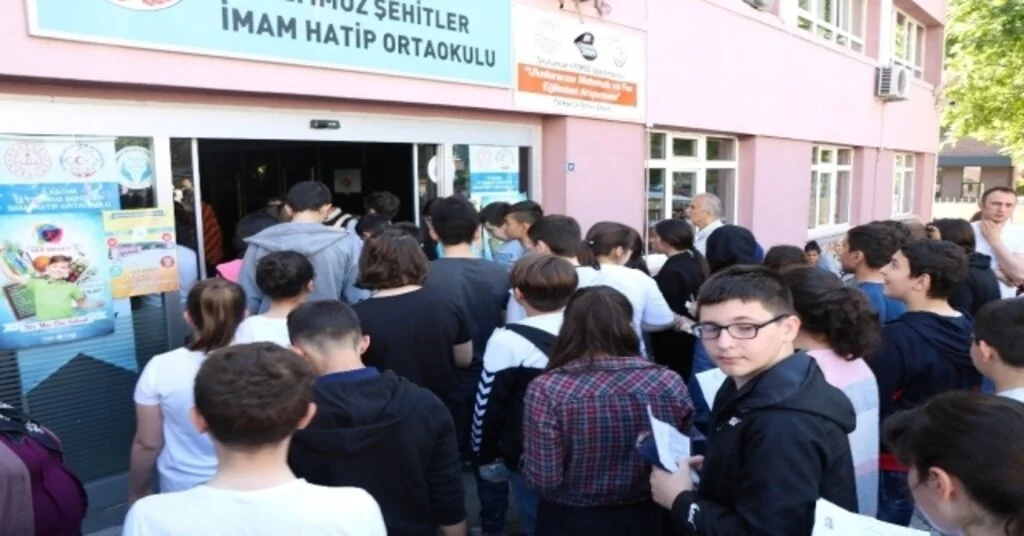 Lgsde Veliler Öğrencilerden Daha Çok Heyecanlandı