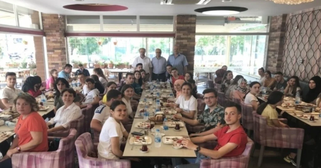 Manisa Müsiad Makedon Öğrencileri Kahvaltıda Ağırladı