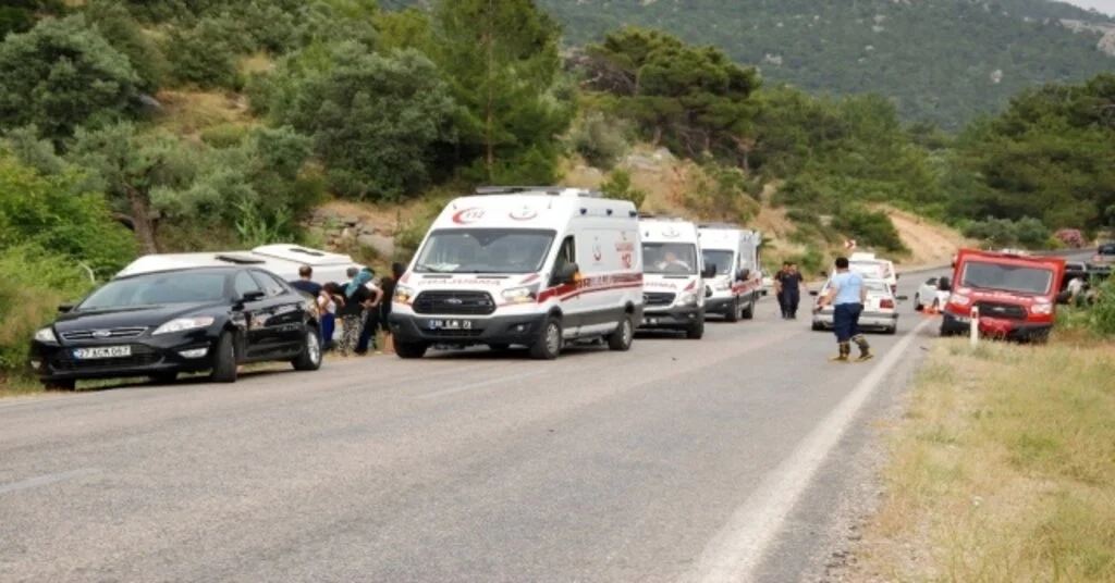 Mersinde Trafik Kazası: 10 Yaralı