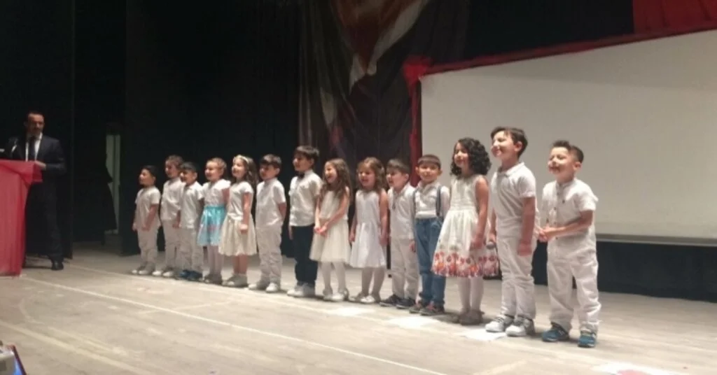 Minikler İçin Sene Sonu Programı Yapıldı