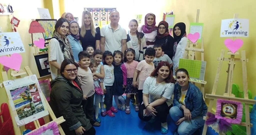 Miniklerden Resim Sergisi