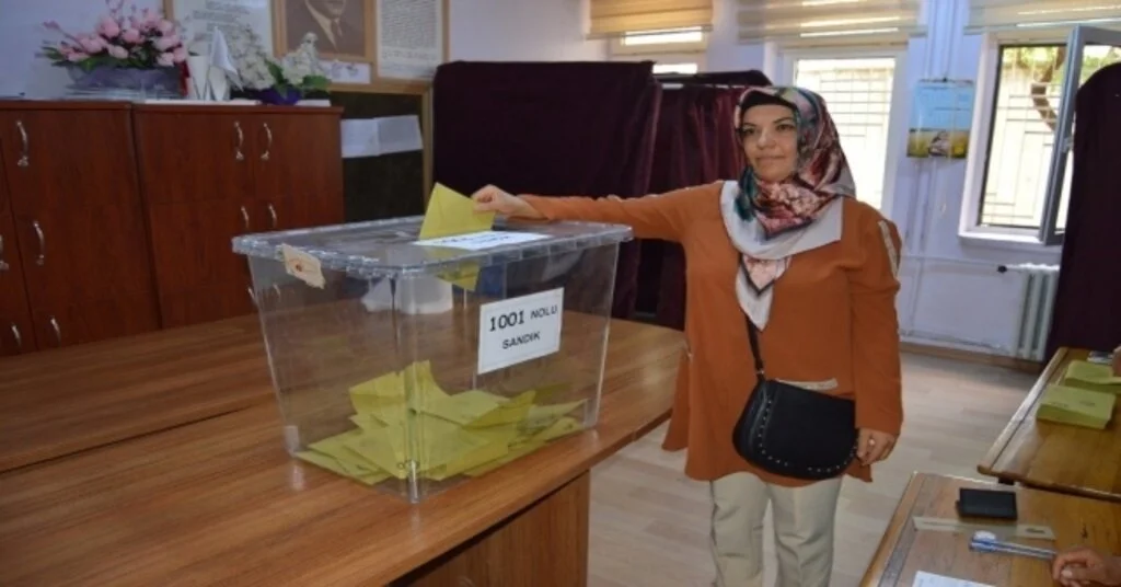Muhtar Seçilip, Ölen Kocasının Görevini Devraldı