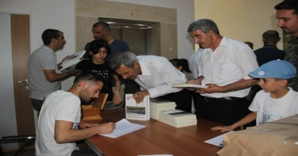 Öğretmenler Yazdı, Gelirini De Yetim Ve Öksüzlere Bağışladı