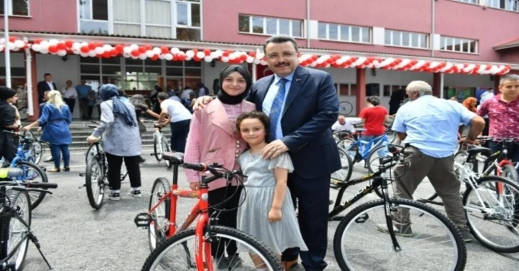 Ortahisar Belediyesi, 61 Öğrenciye 61 Bisiklet Hediye Etti