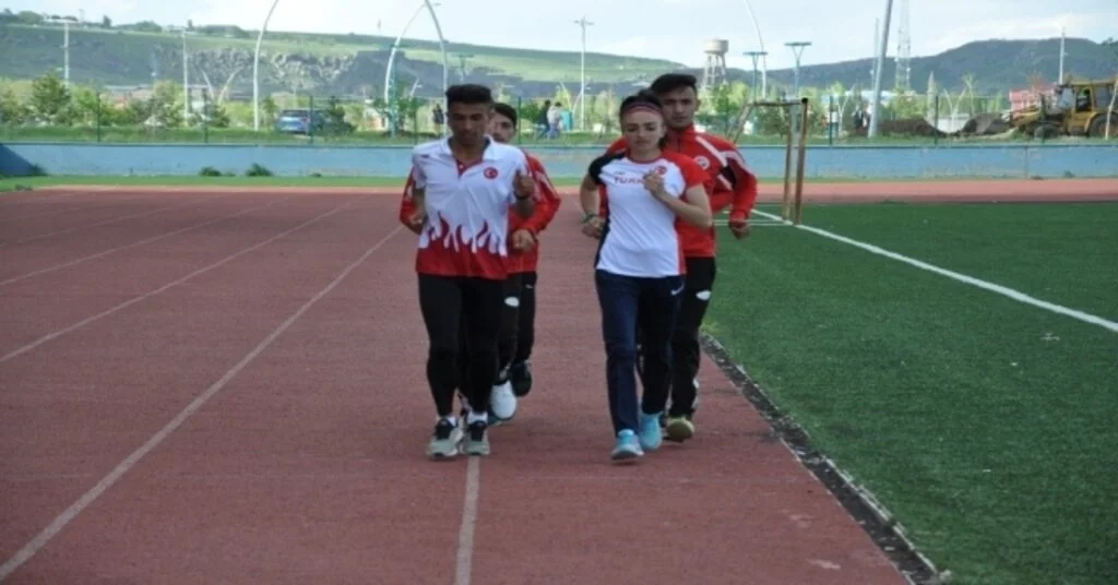 (Özel Haber) Karslı Milli Atletler, Çalışmalarını Bayramda Da Sürdürüyor