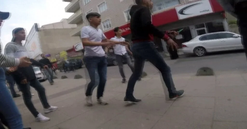 (Özel) Sultanbeylide Gençlerin Bıçaklı Kavgası: 1 Yaralı