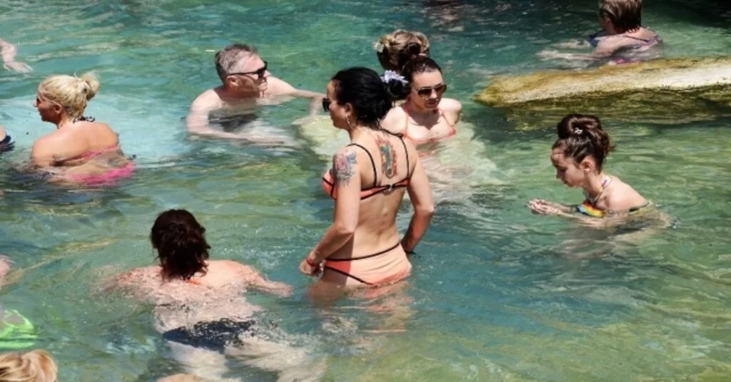 Pamukkaleye Bayramda Turist Akını