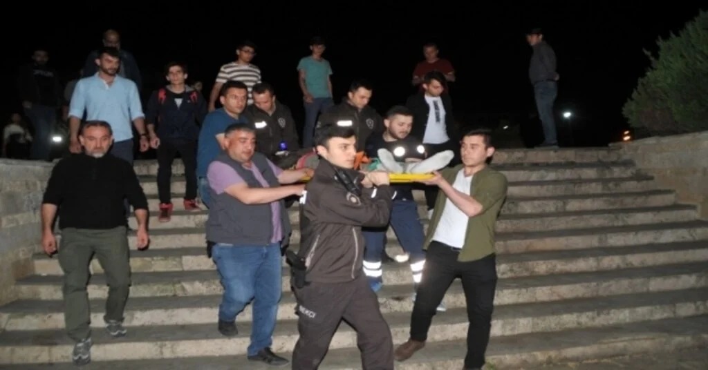 Patenci Genç Düşerek Yaralandı