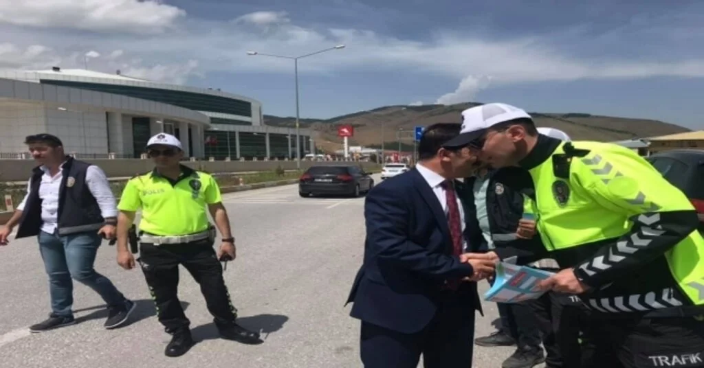 Refahiye Belediye Başkanı Paçacı, Trafik Uygulaması Yapan Polislerin Bayramını Kutladı