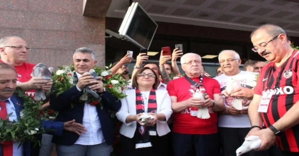 Şampiyon Takım Coşkuyla Karşılandı