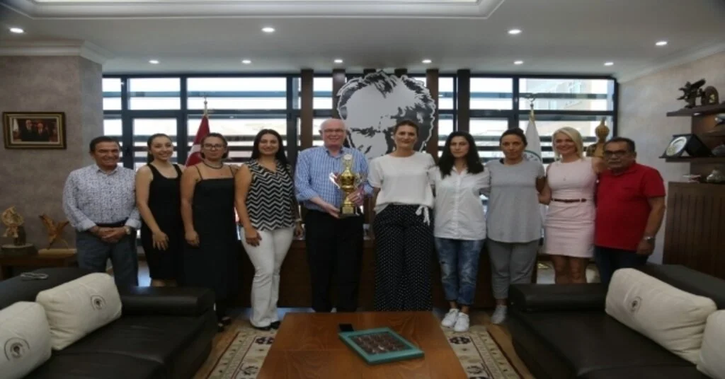 Şampiyon Voleybolculardan Başkan Kurta Teşekkür
