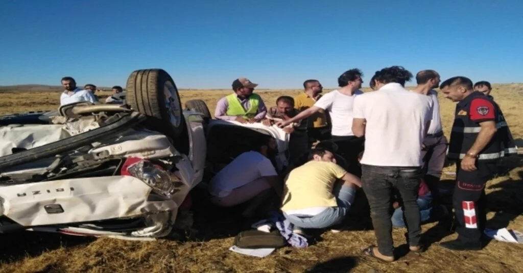 Şanlıurfada İki Ayrı Trafik Kazasında 6 Kişi Yaralandı