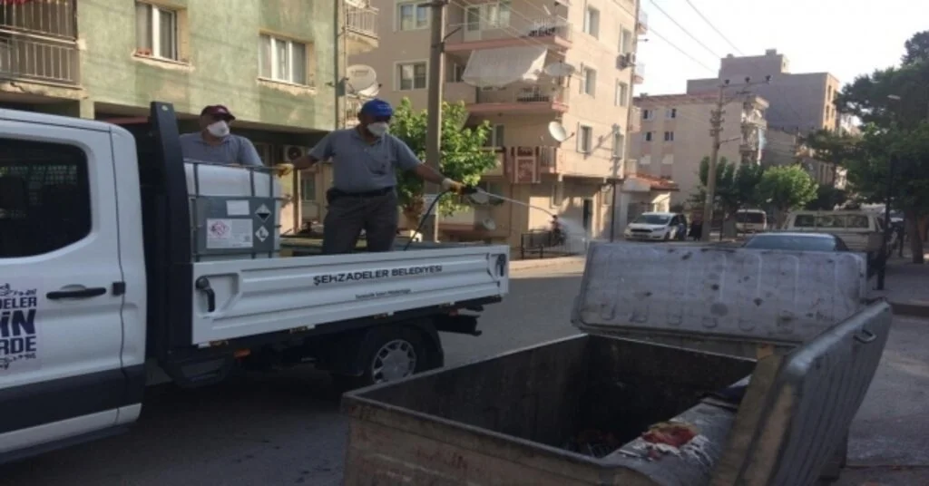 Şehzadelerde Çöp Konteyneleri Dezenfekte Ediliyor