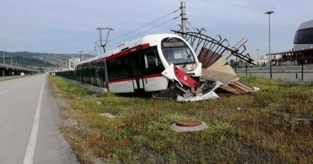 Servis Dışı Tramvay Hat Dışına Çıktı